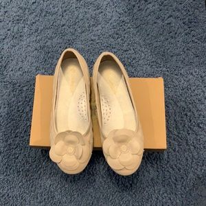 L’Amour Beige Flats